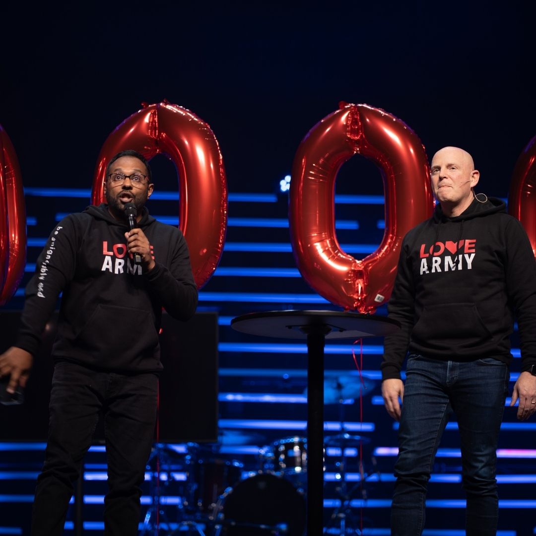 _JonathanSmith's tweet photo. We launched the @golovearmy this past weekend at @onechurchto - over the next 5 years we're going to do 100,000 acts of goodness in the @cityoftoronto. Join the movement! #BeUnignorablyGood #LoveArmy https://t.co/1uJOe1XSdh