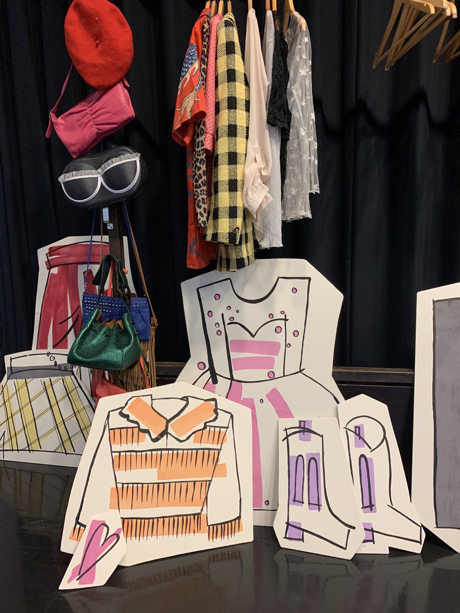byNikiSmit's tweet photo. Vandaag zijn de repetities voor 100% COCO DE MUSICAL begonnen! 💜🦄⚡️Ondanks Coronagedoe geheel fabulous en des Style Tigers gemaakt, dat decorrrr! 😻 Nu al erg smoorverliefd. 💕 (Ik speel Coco alleen niet.) Vanaf december in veel theaters!!!  https://t.co/OJDfOs8WIO #💚💚💚 https://t.co/j8T8fsf0YS