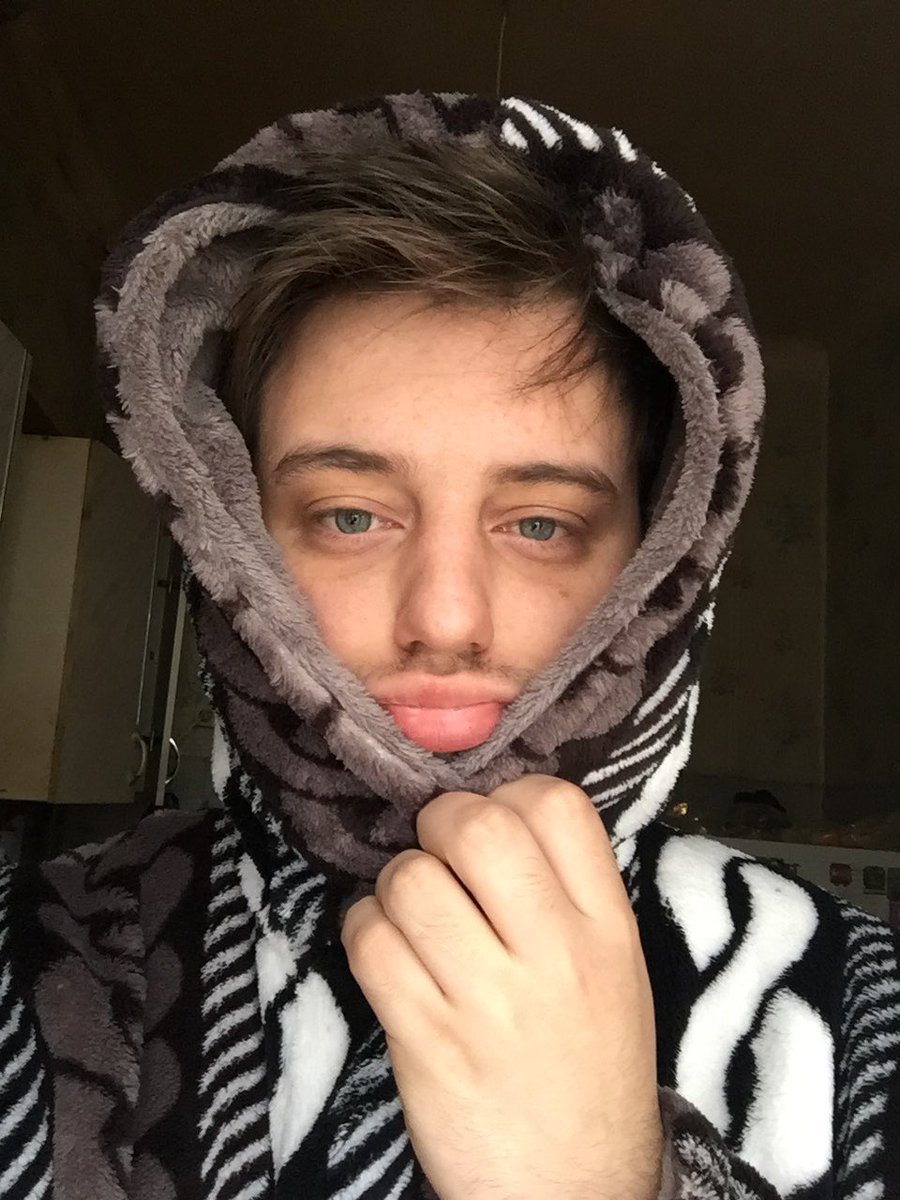 А тут есть кто нибудь из старых твиттерских ? 🥺👉🏻👈🏻
