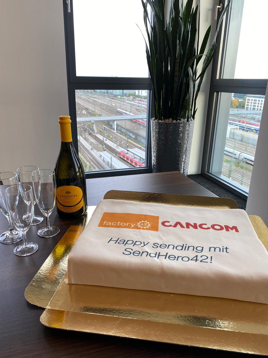 salesfactory42's tweet photo. Es gibt Grund zu Feiern: (fast) gemeinsam mit den Kollegen von @CANCOM_SE konnten wir auf den erfolgreichen Start unseres #SendHero42 #Newsletter-Tools für die Salesforce @marketingcloud anstoßen... 
Mehr zu unserem SendHero42 hier: https://t.co/6Lr18dP72t https://t.co/Uc4FSufnbe