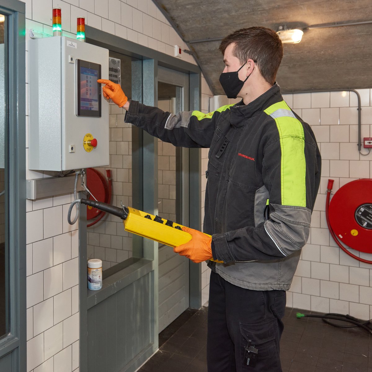 RBOC_Fort's tweet photo. ❓Wie doet de #BHV in jouw bedrijf❓ 

 De 1e maandag van november is de Dag van de BHV; het trainen voor de BHV is altijd al belangrijk. Maar met corona krijgt veilig BHV trainen nog een heel extra lading. Hoe wij dat regelen, lees je hier
👉 https://t.co/Nze29ULbXd  #dvdbhv https://t.co/RPt8KtivpX