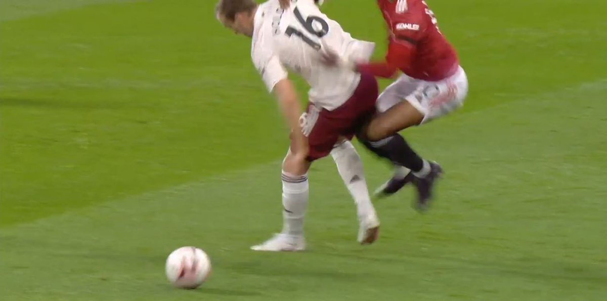 Holding – Poor IIWe can see Holding in a central position with the ball. The ball goes past him and THEN he shifts into Rashford. You can see Holding's left foot distance to the grass line for a reference point.This was a clear yellow card which was not given.