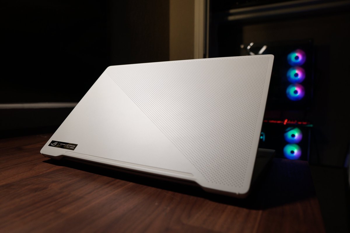 ericscottbarr's tweet photo. @ASUS_ROG I picked the Zephyrus G14 to power my passion for game development! https://t.co/YUtU5MyYn3
