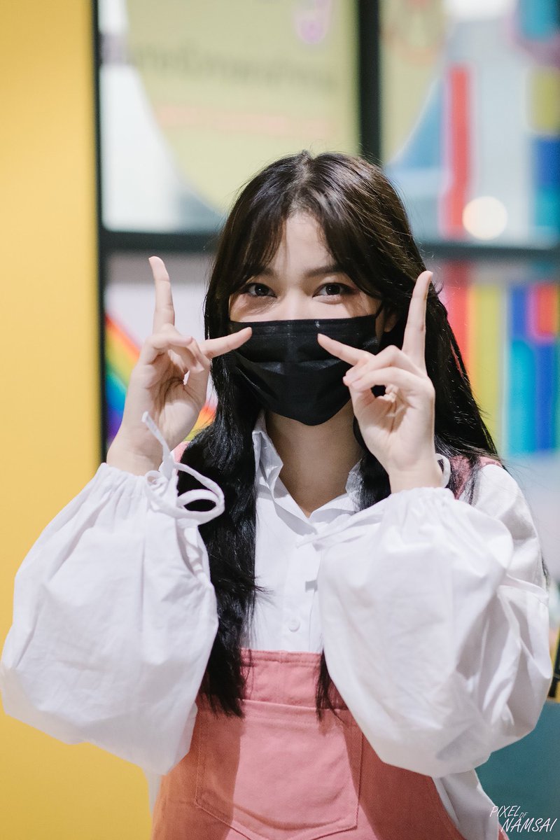 pixel482's tweet photo. [HQ] #NamsaiBNK48 ถ่ายรูปเป็นงานอดิเรก ส่วนคิดถึงเธอเป็นงานประจํา
#NamsaiBNK48
#BNK48
#PixelofNamsai https://t.co/htkyxxMJOH