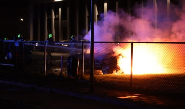 Brandweer rukt uit naar Adriaen Coortelaan, maar kan uitbranden auto niet voorkomen - ..