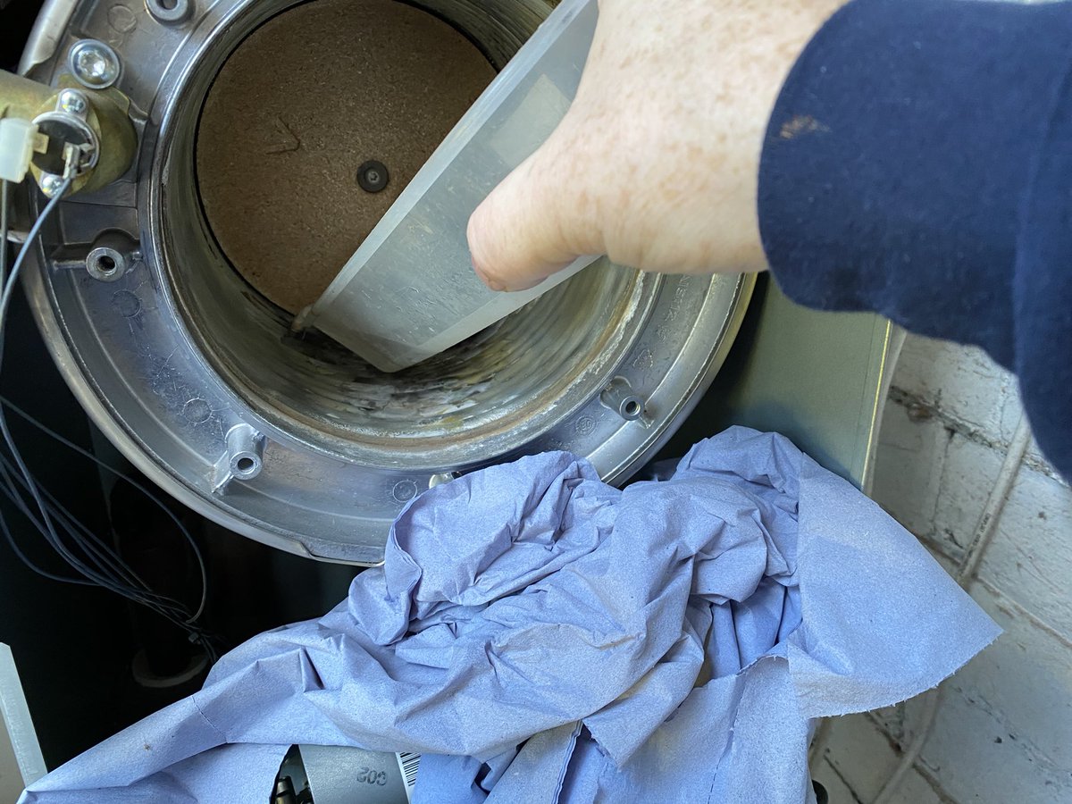 AllenHart999's tweet image. First job of the day tested with @ADEY_Pro #ProCheck @ViessmannUK Boiler Service.