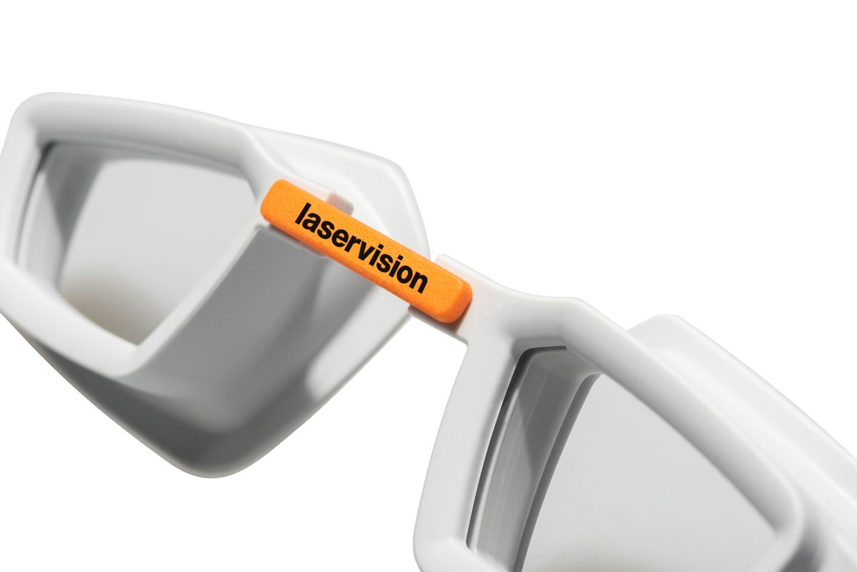 UvexLASERVISION's tweet photo. NEU! 🎉Die #laservision Patientenbrille P01 mit wechselbarem Nasensteg - auch für Kinder geeignet! 🆕
Diese #Patientenbrille zeichnet sich gegenüber allen anderen Patientenbrillen durch die auswechselbaren Filter aus.
👉https://t.co/cqvpAqAsb1

#lasersafety #laserschutz https://t.co/HZ40BFZUEp