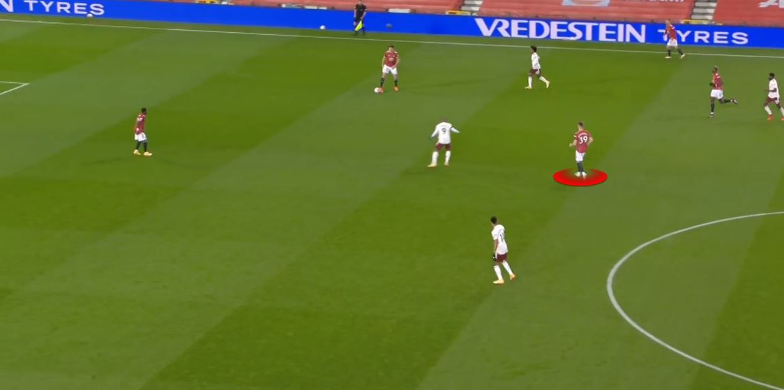 Scott McTominay – PositioningHe did this throughout the game. He is a RCM who is constantly showing himself as a DM. It resulted in a lack of balance. This should've been corrected immediately but it wasn't. I'm just on 7:37 minutes and it's happened almost every time we built.