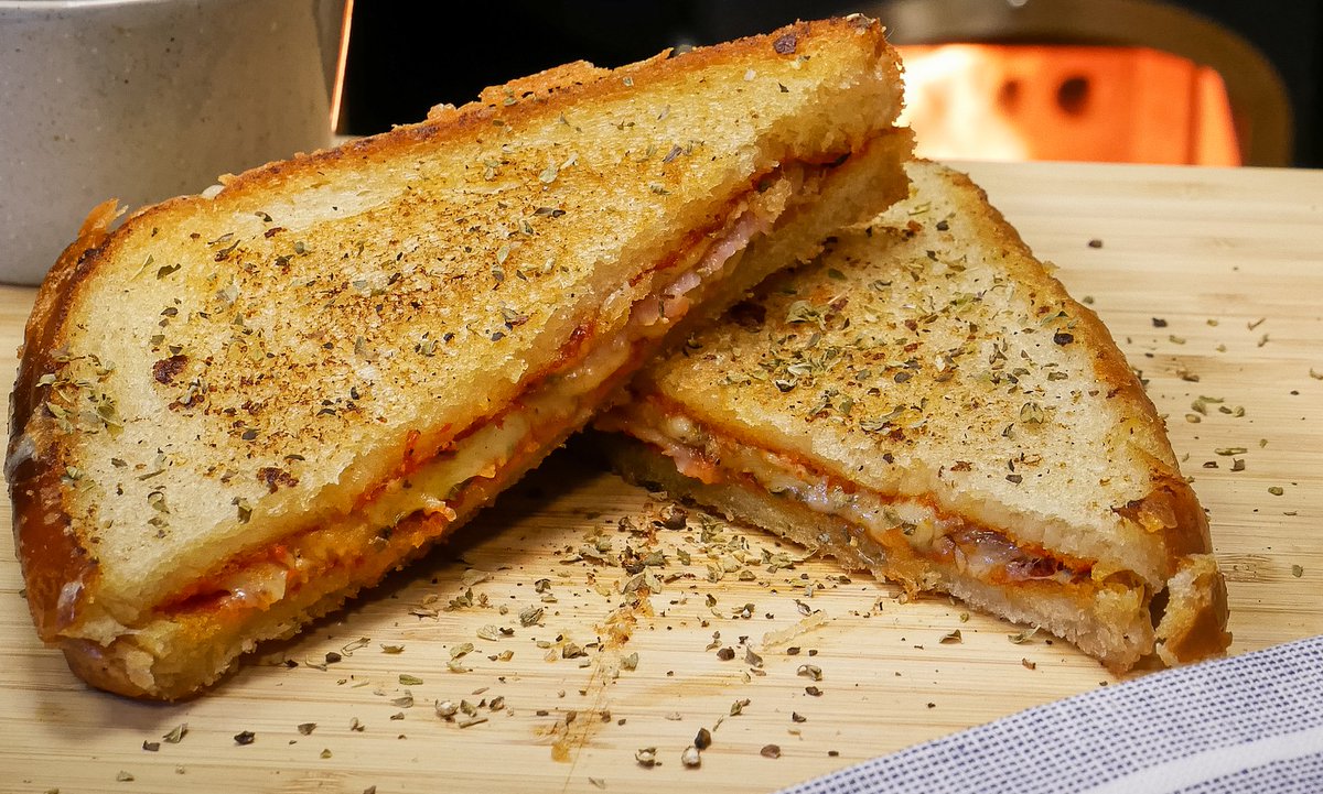 cJfires's tweet image. Welcome to CJ Cook Book! A growing selection of the most delicious things you can cook on a Go Eco Adventurer 5 Glamping Stove.

What would be your choice?

a. Bacon Sandwich
b. Herb Omlette