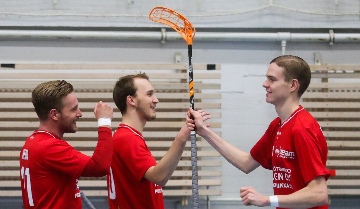 Salibandyfi's tweet photo. Lokakuun pelaajat ovat Divarissa M-Teamin Eetu Erkkilä ja F-liigassa SSRA:n Hanna Niemelä sekä LASBin Miska Mäkinen 🔥  https://t.co/nfQFFAEgmz

#salibandy #kuumat https://t.co/bR9OEDTkdY