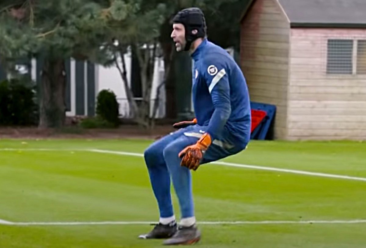 siphillipssport's tweet photo. "I know I’m 100% ready to help if needs be. I’m fit, and with the 2 months of training, I’ve seen I have the same quality.

"I rested for a year without playing. It really gave me energy, my body recovered. If the circumstances put me on the pitch, I’m ready."

- Petr Cech https://t.co/XyYO36YLMM