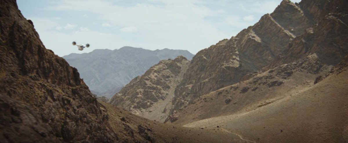  #TheMandalorian  The Razor Crest is then entitled to four aerial shots, aka the time to land at Tatooine. The bounty hunter has reached the next stage of his quest.