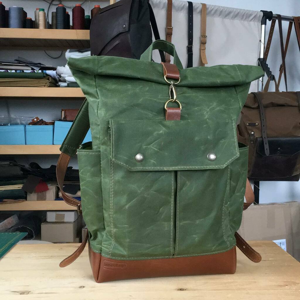 InnesBags's tweet image. What do you think about this new green colour and design? 
⚡️waxed canvas from Halley Stevenson.
⚡️ vegetable tanned leather from La Perla Azzurra
⚡️size - S+

#waxedcanvasbackpack #innesbags #canvasbackpack #rolltop #greenbackpack #ha… bit.ly/2zIZU7C