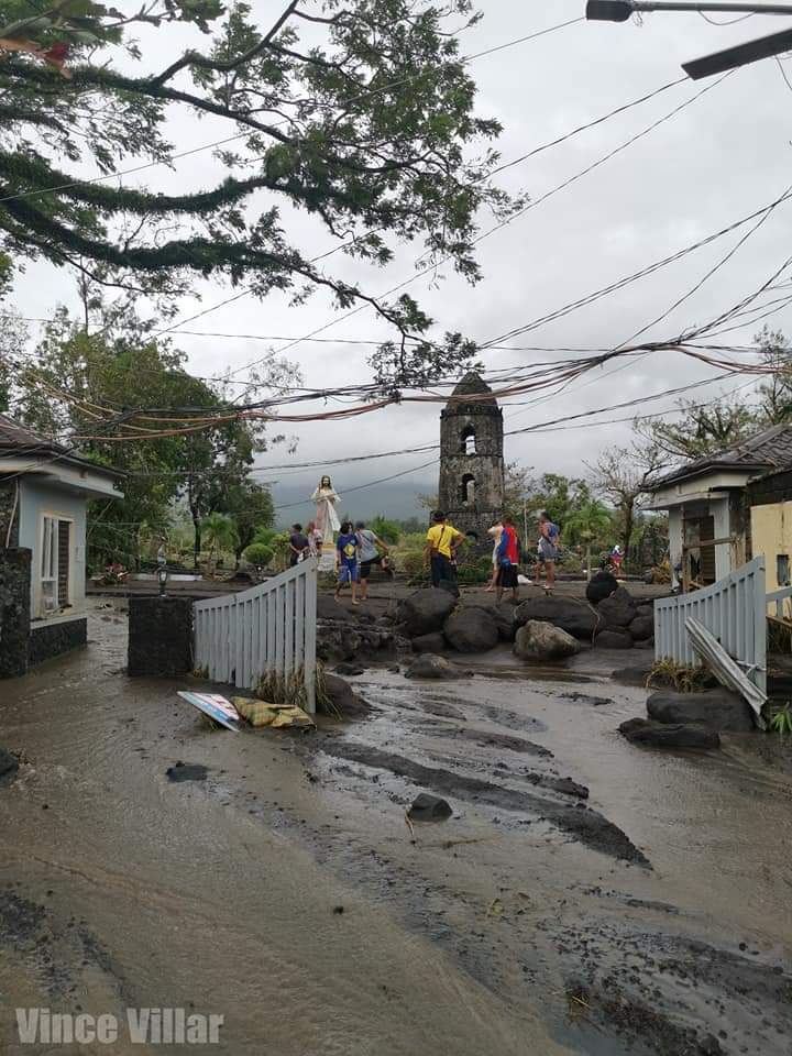 itsPHArmys's tweet photo. bayan kong sinilangan😭

#BangonBicol https://t.co/BO7aWpaATm