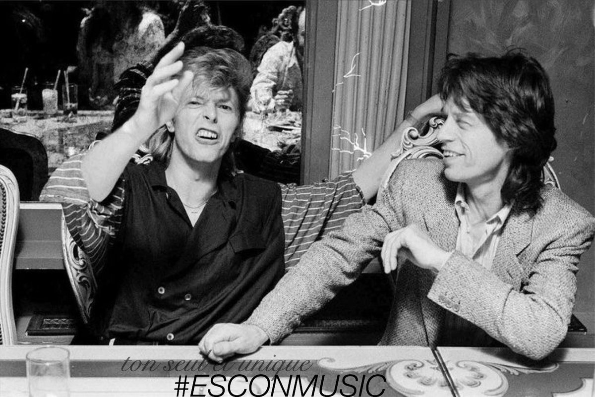 Мик джаггер и боуи. David bowie and mick jagger. David bowie and mick jagger. Мик джаггер и дэвид боуи связь. Дэвид боуи и мик джаггер роман.