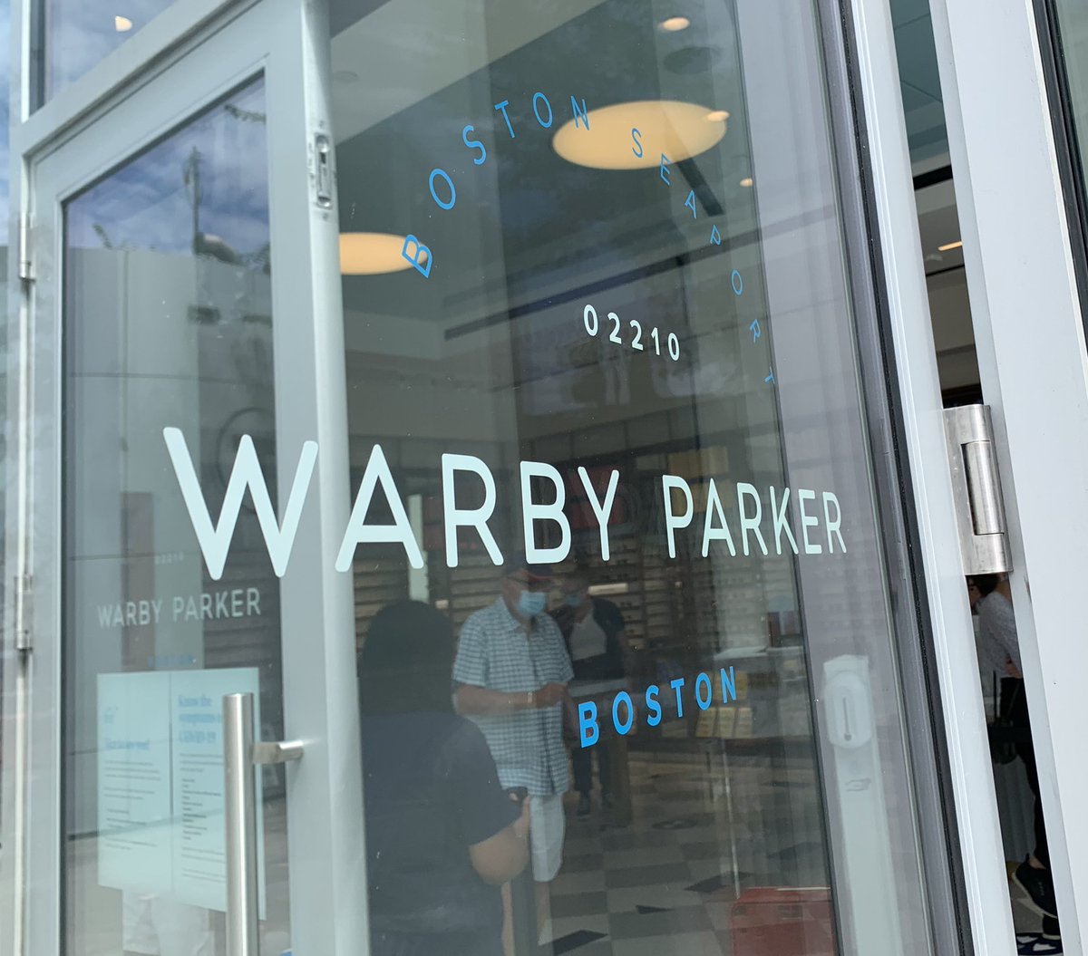 RetailSauce's tweet photo. Nice to see you, too! @WarbyParker has 20/20, and 2020, figured out. #squeakyclean #retailsauce #reinventingretail https://t.co/WYC1SW3hTT