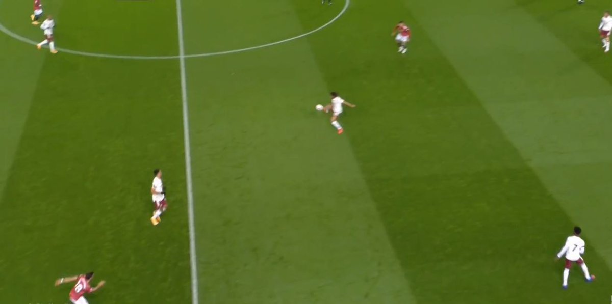 Bruno Fernandes – PoorA few tweets back I said Bruno usually tries big passes from here. Mason knows that so he makes a run. Bruno tells him to hold his position. Mason listens and pulls back to the left. Bruno then tries a very difficult pass and turns it over.Bad decision.