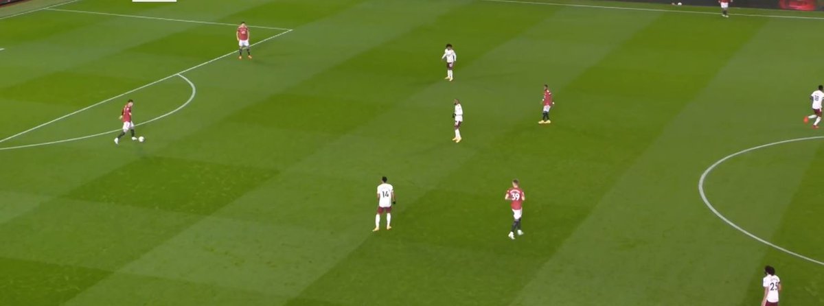 Lindelöf to ScottHere, Victor tells Scott 3-4 times to go to the right. Scott proceeds to move forward and Bruno ends up filling in on the right.This was either not corrected by the coaching staff or Scott wasn't listening and I know Scott listens to the coaches.