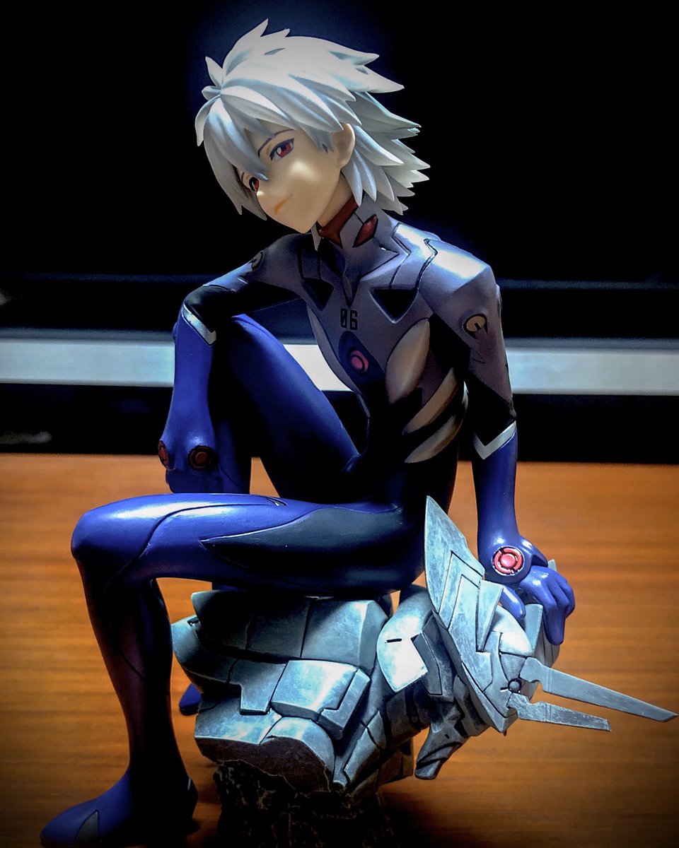 ようこそnerv江 公開まであと日 公式はカヲルくんの写真集ですね 写真集って言うんですかね イラスト集だと思うのですが コトブキヤのカヲルくんです 通称石像エヴァに乗ってるシリーズです 個人的にはmark 06のプラグスーツの方が好きです