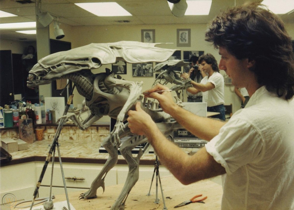  #TheMandalorian  John Rosengrant embodies Gor Koresh. Puppeteer supervisor on Mando, John Rosengrant is the co-founder of Legacy Effects, alumnus of the late Stan Winston and a SFX legend. Before Baby Yoda, you have admired his work for 4 decades. Hello  @SWinstonSchool <3