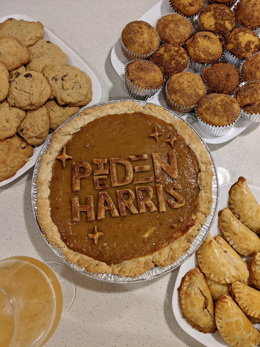 looranlooran's tweet photo. We made pie https://t.co/MmzKKIzHf6