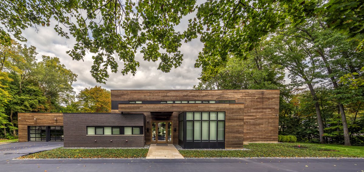 mcintoshporis's tweet photo. This Franklin residence is a perfect example of where architectural programming and contemporary design converge. Each function of the home receives a volume of space organized and designed to support the natural flow of how we live.
#MPArchitects #25YearsofMPA https://t.co/9HpnHp16Q2