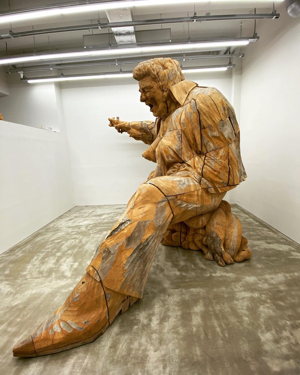 takayasu233365's tweet image. 両性具有の巨大なプレスリー像！
作り方からディテールから驚き。
顔の表情がまたスゴい。
こんなの初めて見ました。
他の彫刻も見応えありです。
馬喰町のギャラリーPERCELで、11/8日まで。
#両性具有
#エルビスプレスリー
#PERCEL
#森靖