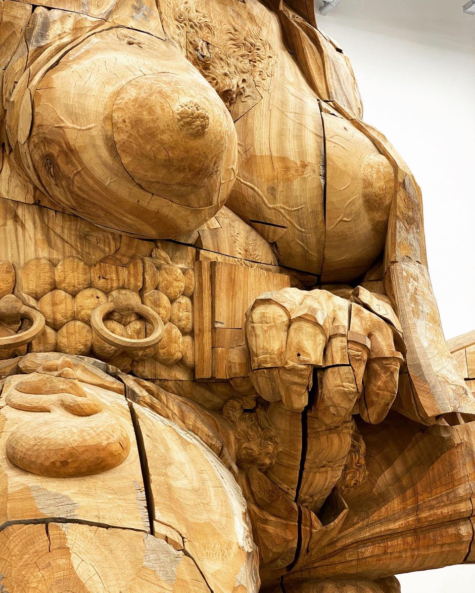 takayasu233365's tweet image. 両性具有の巨大なプレスリー像！
作り方からディテールから驚き。
顔の表情がまたスゴい。
こんなの初めて見ました。
他の彫刻も見応えありです。
馬喰町のギャラリーPERCELで、11/8日まで。
#両性具有
#エルビスプレスリー
#PERCEL
#森靖