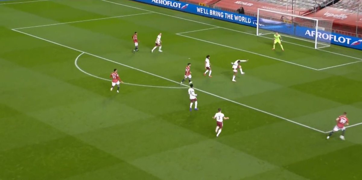 ChemistryHere, Scott wins the ball after Saka tries a badly-timed flick. Then, he drives to the box and wants to find Rashford at the back post. However, Scott doesn't clear the first man and Rashford never made the run. It lacked a lot of chemistry.