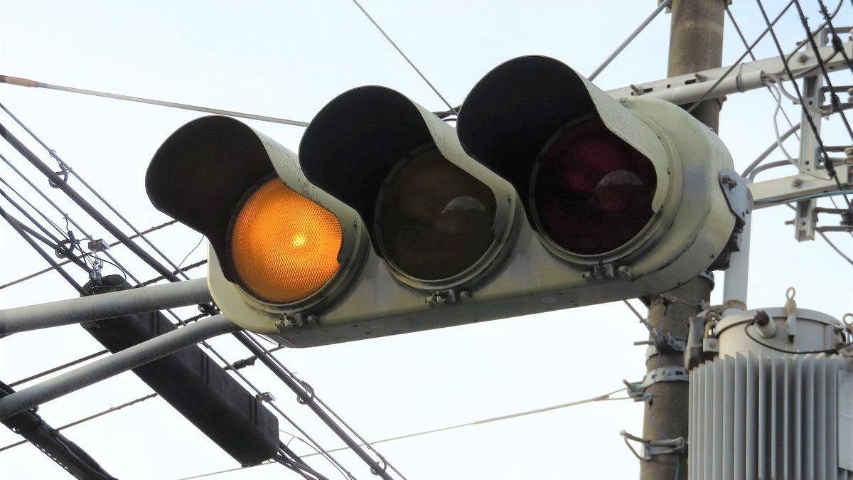 たこ 道路好団垢 V Twitter Yyr 黄 黄 赤 灯器詳細 平成9年8月 日本信号製です 信号機 たこ 道路好団垢 V Twitter Yyr 黄 黄 赤 灯器詳細 平成9年8月 日本信号製です 信号機