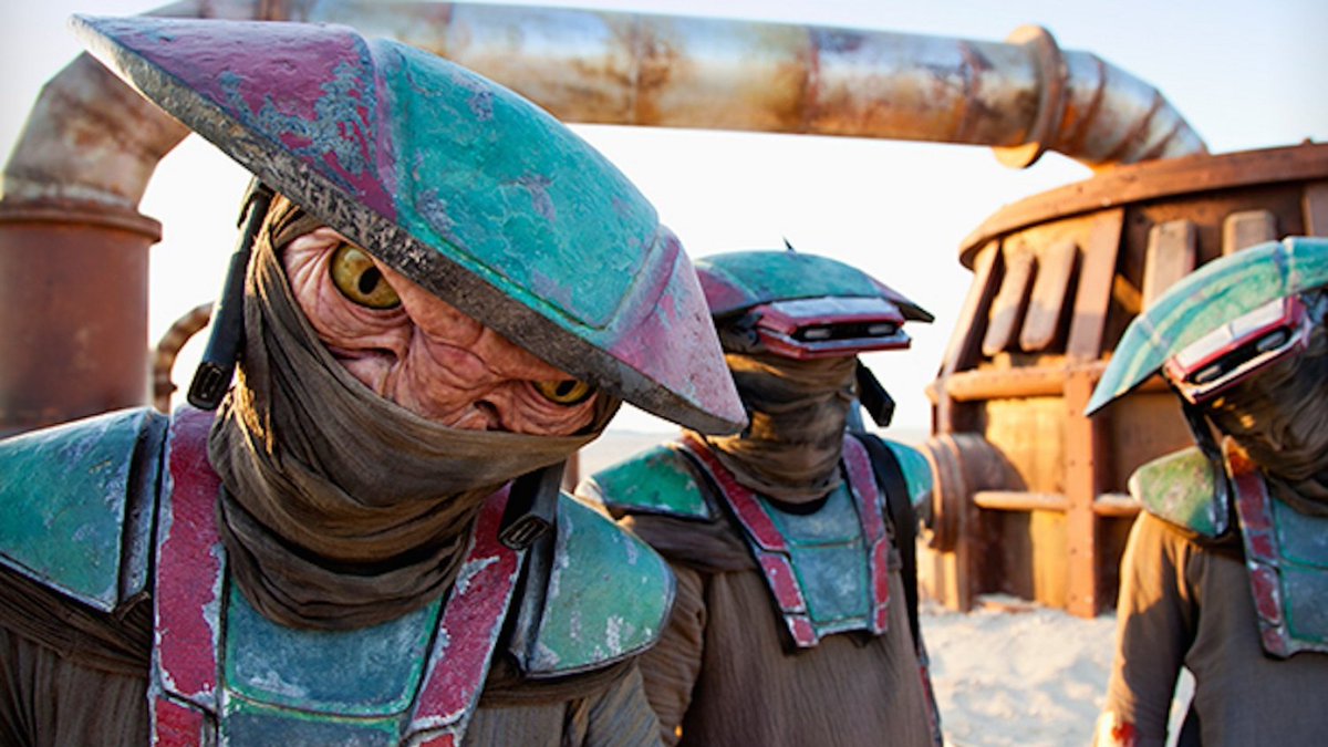  #TheMandalorian  As well as someone who has the same helmet maker as the notorious Constable Zuvio, nearly erased from The Force Awakens (2015).