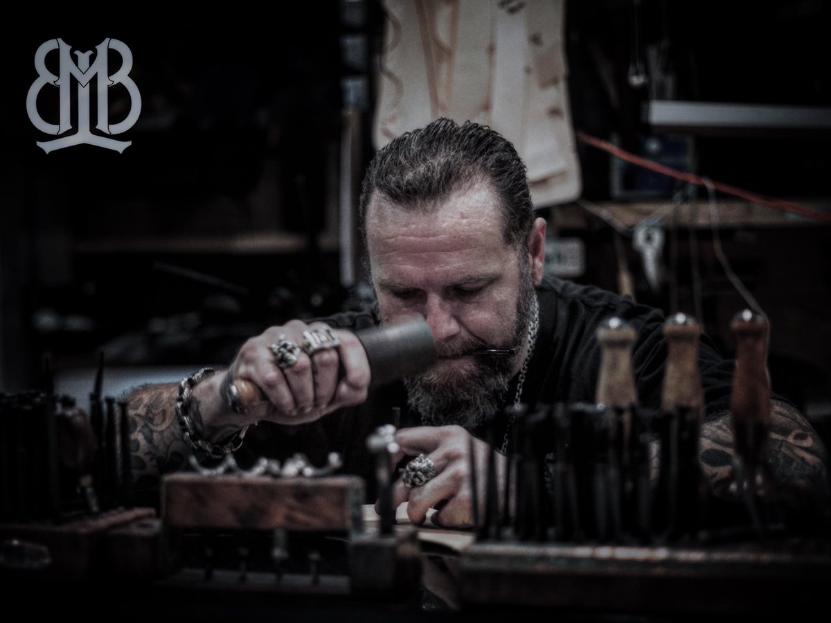 BurkardtMario's tweet photo. WORKFLOW

Back to the work bench

My happy place

#mbleathers 
#handmadeinsocal
#madeinusa
#handmadeintheusa
#handmadeleathergoods
#leather
#premiumleather
#leathercraft
#leathergoods
#smallbiz
#leatherwork
#leathershop
#handtooled
#handtooledleather
https://t.co/F9cxcwe7iM https://t.co/OsUlm36JQE