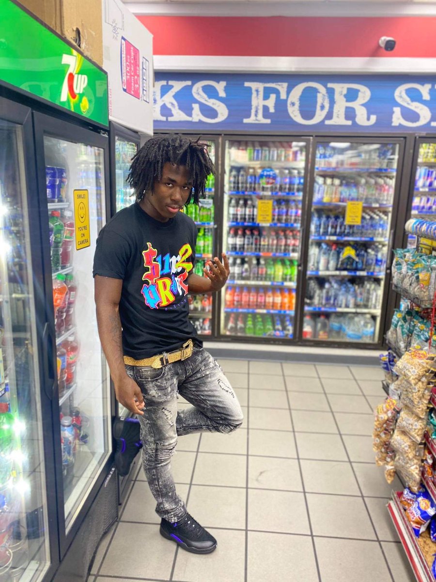 yvonda11's tweet photo. Family &amp; Friends will you help me wish this young man 
Happy Birthday 🎂 Love you kiddo ⁦@Vicc095⁩ ⁦@h5group⁩ ⁦@Keonjr03⁩ ⁦@EHANDLEY06⁩ https://t.co/S3Pt13Kom4
