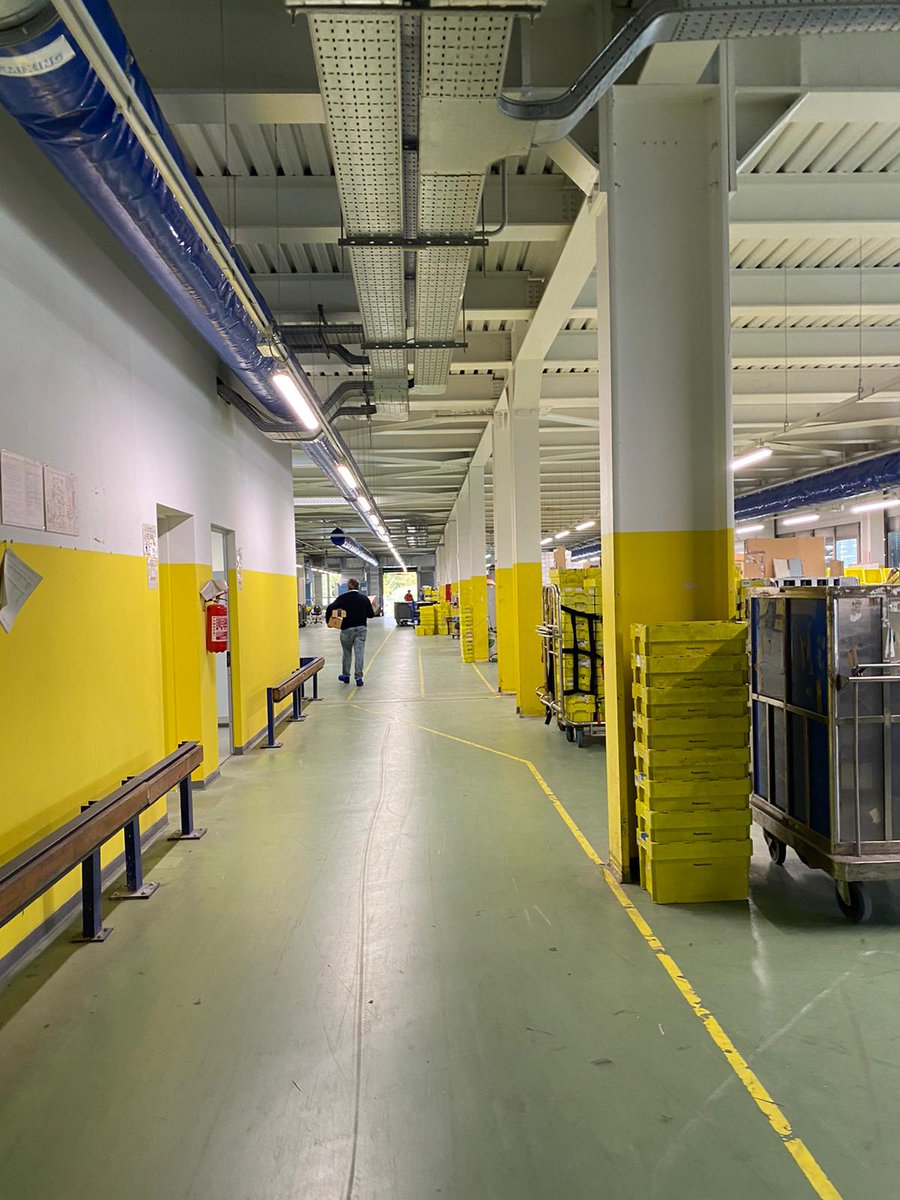PosteItaliane's tweet photo. #PosteItaliane ha presentato a #Pisa il nuovo Centro di Distribuzione Postale di Pisa Ospedaletto. La sede è stata progettata e realizzata in modo funzionale al #JointDelivery, il Nuovo Modello di Recapito introdotto recentemente sull’intero bacino territoriale di Pisa. https://t.co/E9XOBilQNv