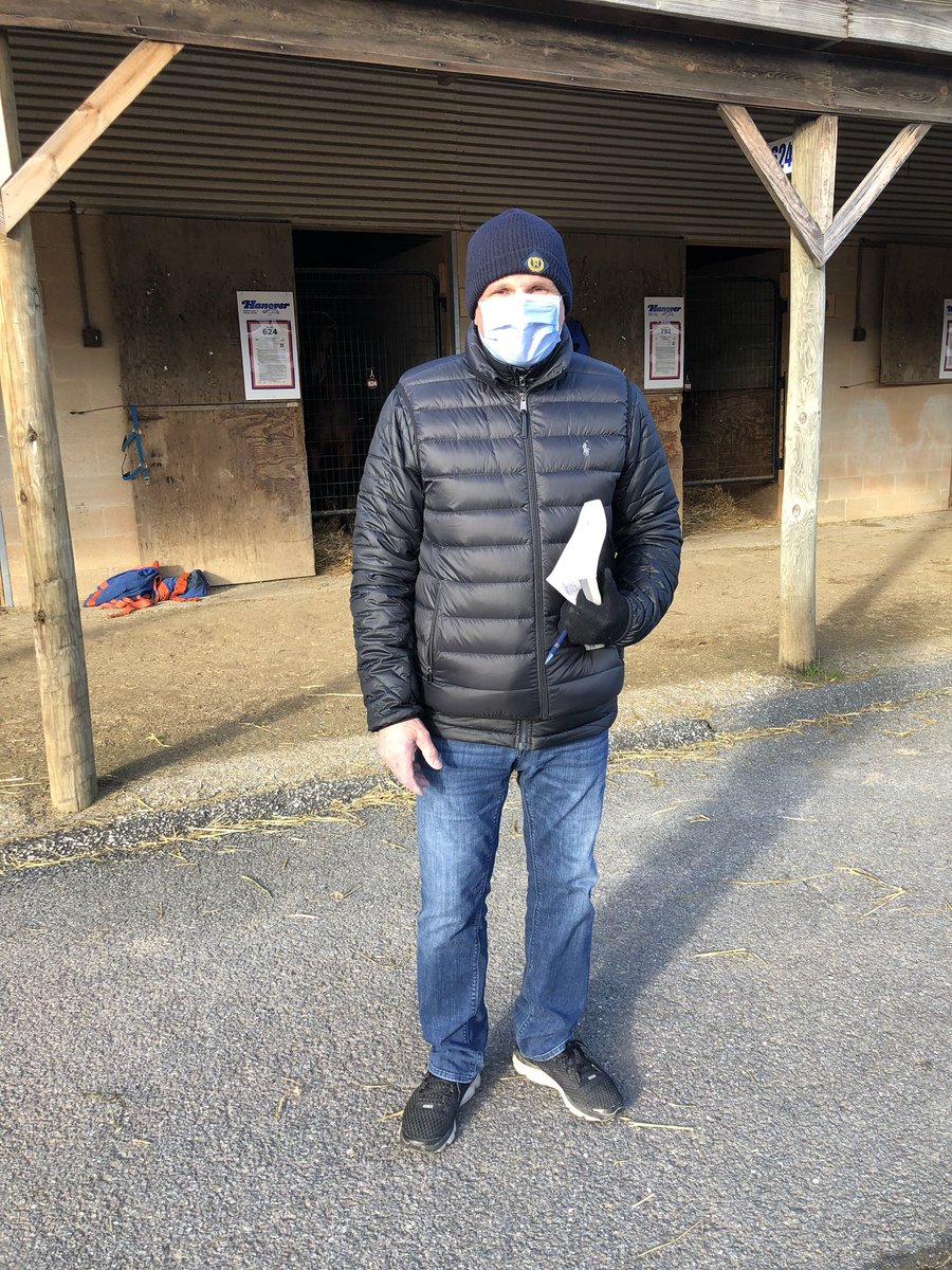 Full fart inför morgondagens auktion. Trevligt men kyligt i Maryland👍🏻 <a href="/Hanovershoefarm/">Hanover Shoe Farms</a> #theblackbook