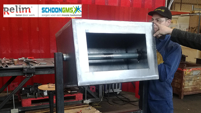 StichtingRelim's tweet image. Wij zijn trots💪 Onze werkplaats Relim Metaal leverde dit vakkundig in elkaar gezette infoblok. Hierop staan gegevens van slachtoffers die tijdens WOII het leven lieten in @GemSimpelveld en #Bocholtz. Burgemeester Richard de Boer van Simpelveld was in juni bij de onthulling.