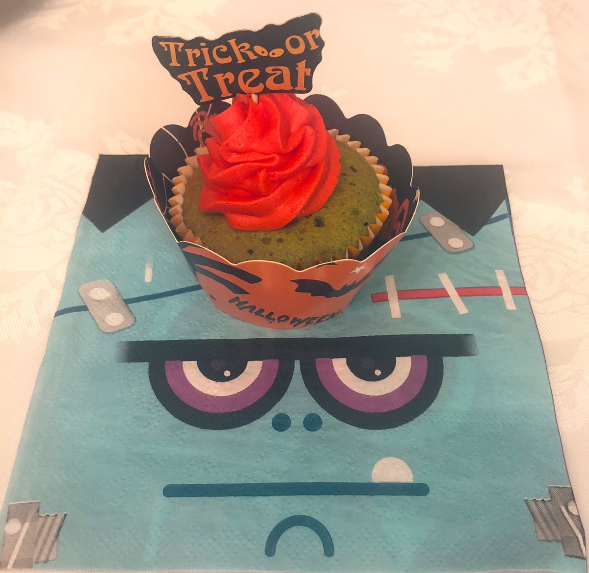 pt 4! More creepy cakes and treats 🧙🏼‍♀️🎃 #Halloween2020 #carehome #hauntedhouse #cursedcottage #cupcakes