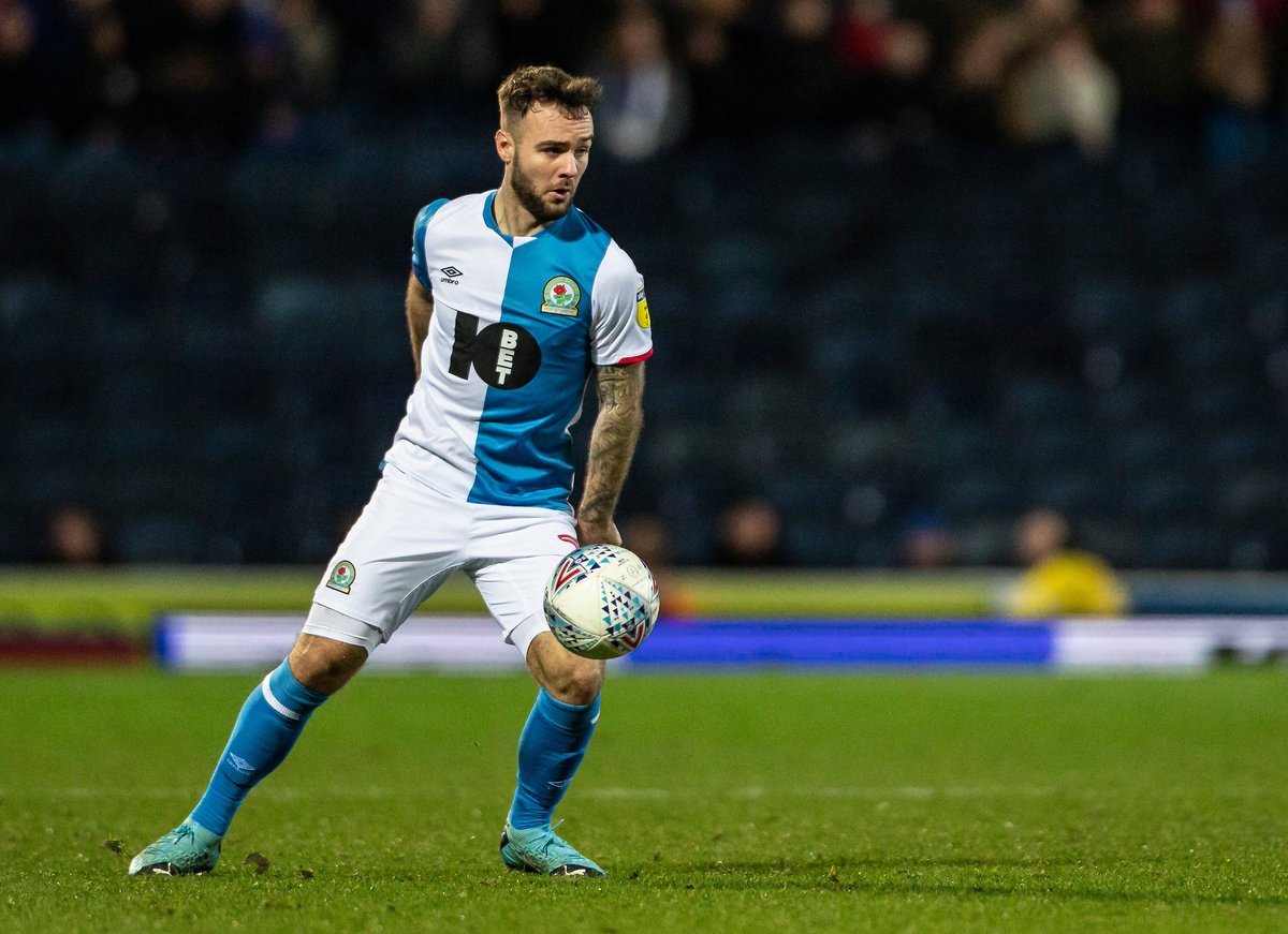 Armstrong'un, iki ayağını da iyi kullanabilmesi ve hem kanatlarda hem de merkezde forma giyebilmesi, takımda her zaman şans bulması için önemli bir fırsat oluşturdu.En sonunda Mowbray, onu bu sezon ana santrfor olarak değerlendirmeye karar verdi:Ligde dokuz maçta dokuz gol!