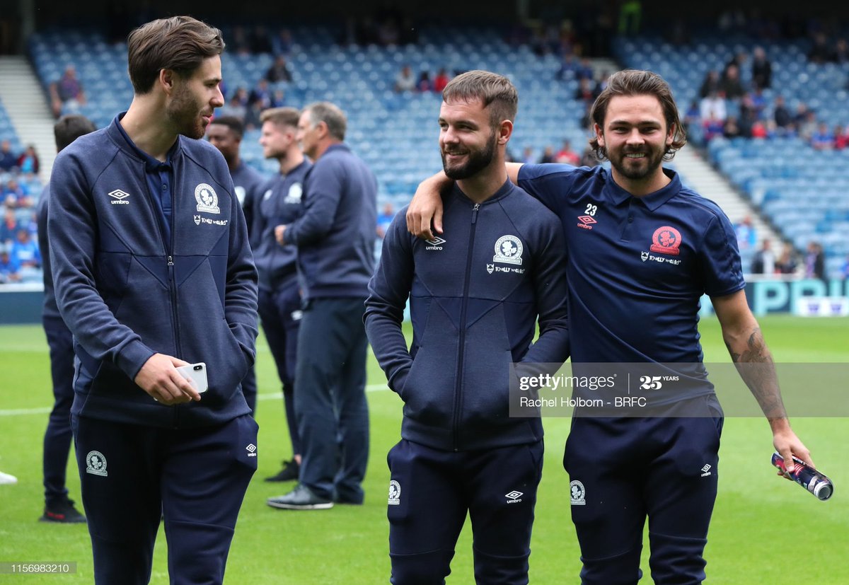 Armstrong'un bu yükselişinde, son yıllarda iyi hücumculara sahip olan Blackburn kadrosunun da ciddi bir etkisi oldu. Yıldız oyuncuya, Bradley Dack, Ben Brereton, Sam Gallagher ve bu sene takıma katılan Harvey Elliot gibi isimlerle kurduğu ortaklıklar, büyük fayda sağladı. 