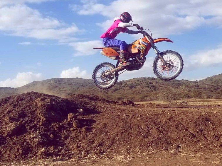 squattertaylor's tweet photo. This is my playground and that one down there between my legs is my orange @ktm_official 🔥 .
.
#motocross #mx #moto #ktm #enduro #motorcycle #yamaha #dirtbike #honda #kawasaki #supercross #motocrosslife #bikelife #offroad #motorbike #braap #racing #husqvarna #arushamotocross https://t.co/oNQ8bDOhdJ