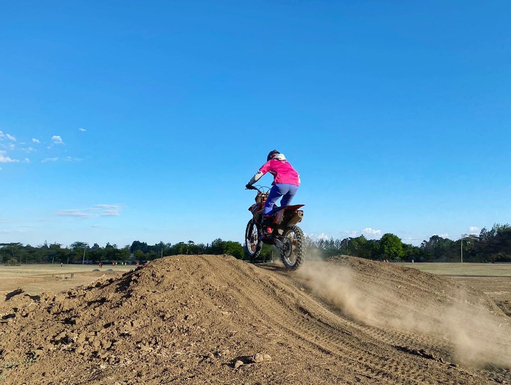 squattertaylor's tweet photo. This is my playground and that one down there between my legs is my orange @ktm_official 🔥 .
.
#motocross #mx #moto #ktm #enduro #motorcycle #yamaha #dirtbike #honda #kawasaki #supercross #motocrosslife #bikelife #offroad #motorbike #braap #racing #husqvarna #arushamotocross https://t.co/oNQ8bDOhdJ