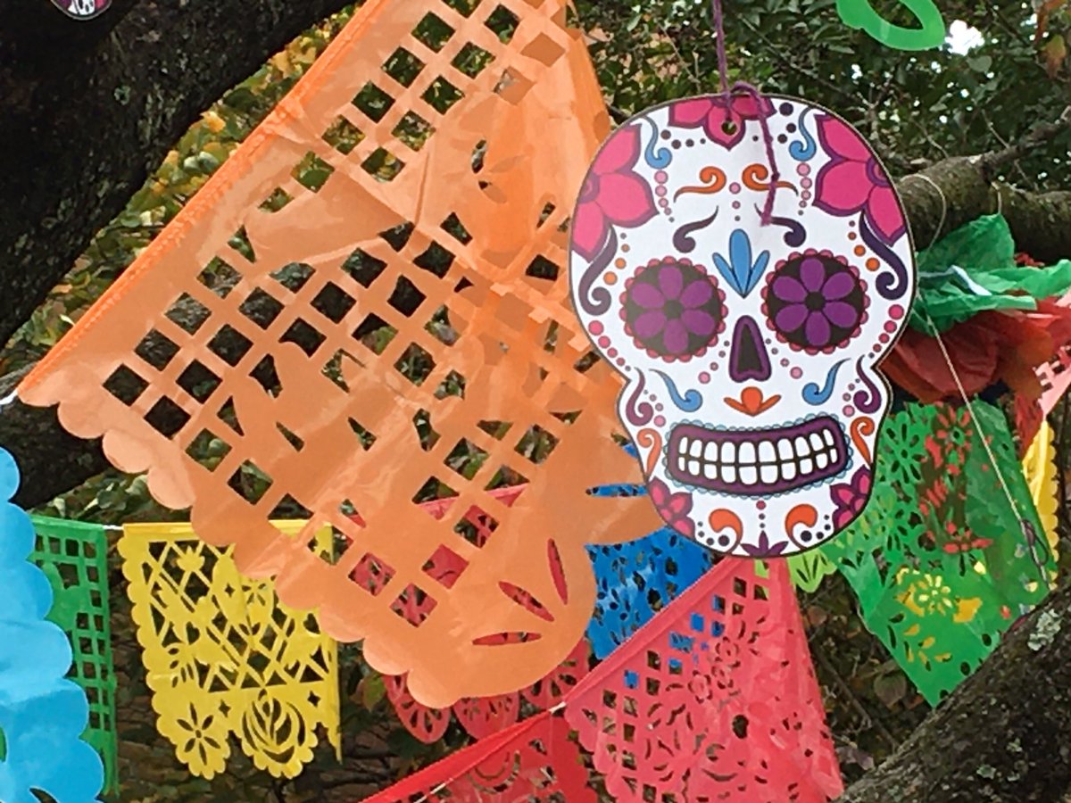 SraArciniegas's tweet photo. Gracias @KeyPta y @arteescuelakey por enriquecer a nuestra comunidad este día de los muertos. Thank you @keypta and @arteescuelakey for enriching our community on this Day of the Dead. #antologiaprimergrado #somoskey #somosbilingües @KeySchoolAPS @APSLanguages https://t.co/569FYoxv1D