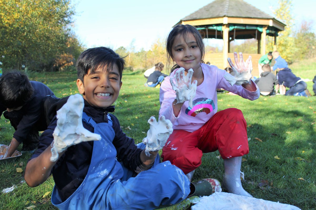 LGS_Junior's tweet photo. Y2 have been out embracing the autumn sunshine and exploring their messy sides with a fantastic tactile experience, as part if their new topic; Muck, Mess & Mixtures! A treat for all of their senses #lgs_junior #Y2learning https://t.co/gE8OukwDBv