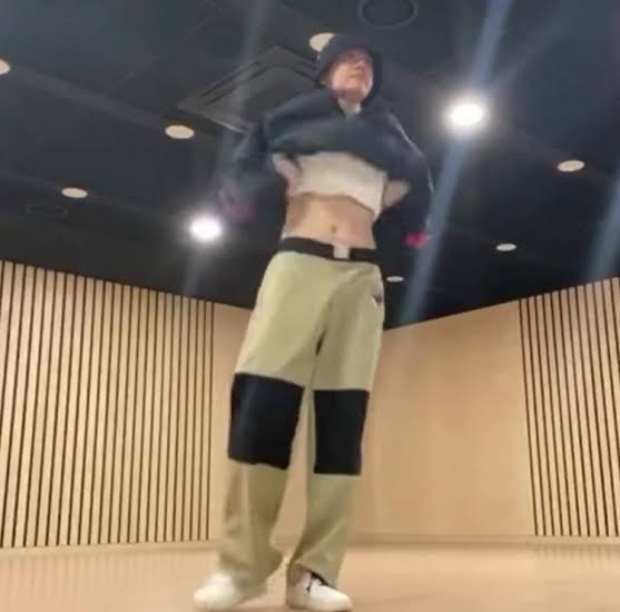 i only want hoseok's tummy