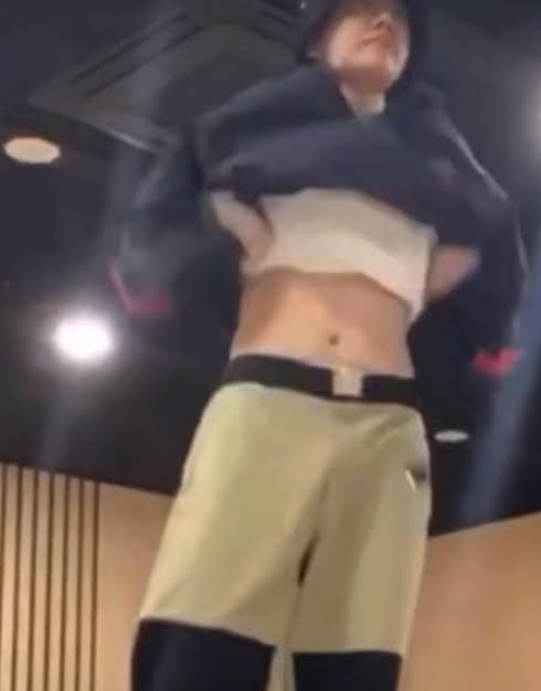 i only want hoseok's tummy