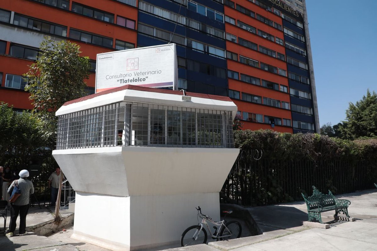 yes_estaloca's tweet photo. El pasado 30 de octubre, se inauguró en Tlatelolco una nueva clínica veterinaria, que ofrecerá atención gratuita para consultas, desparasitaciones, vacunas y hasta canalización de pacientes graves #RevistaWeepec #cuidadoscaninos #tipscaninos #perros
https://t.co/iuutDSc3EQ https://t.co/WfZUy10ftW