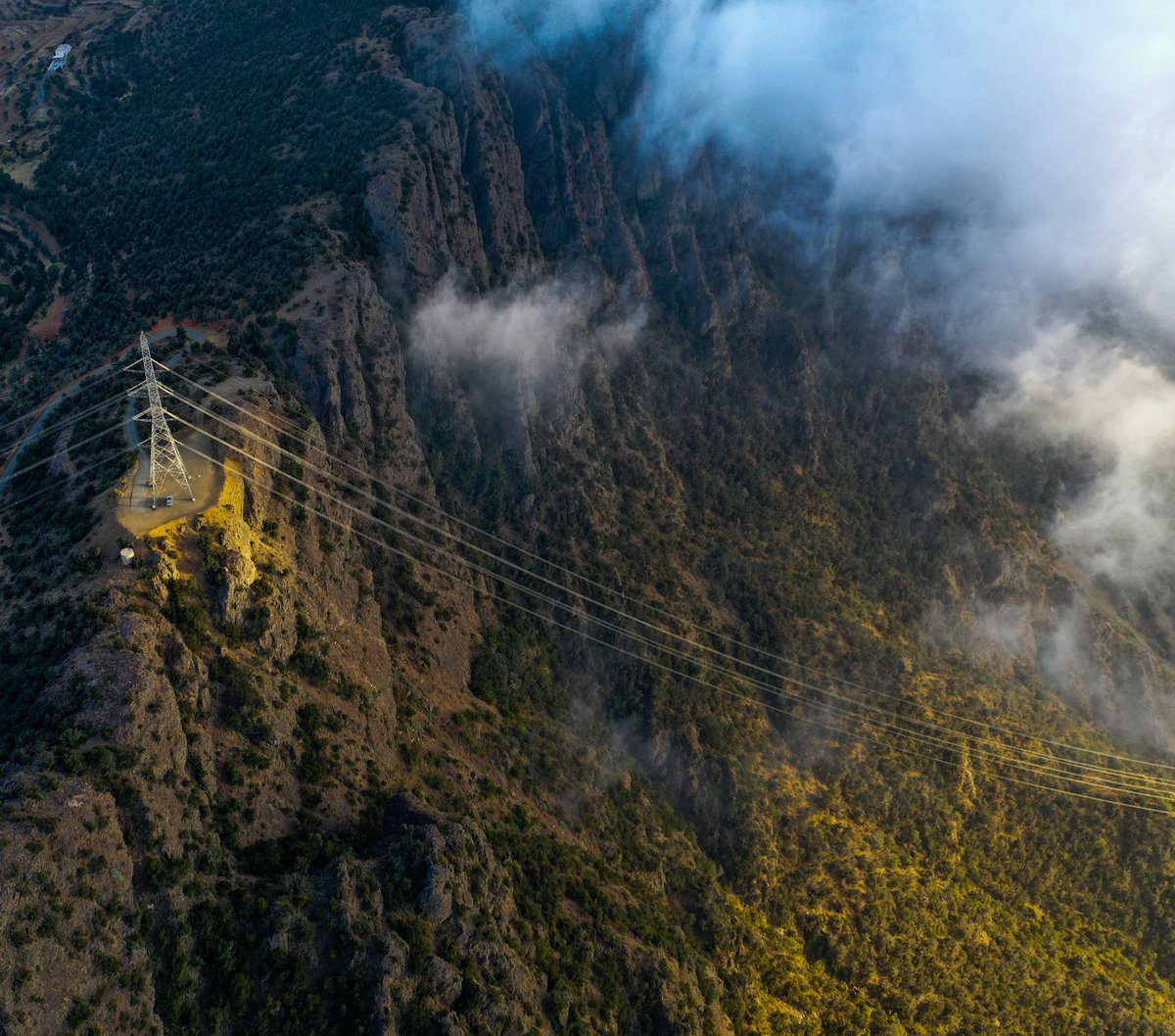 السوده خلال فصل الخريف وهي تعيش بين فصلين.. تودع الصيف وتنتظر الشتاء بعدسة المبدع محمد اليوسي<a href="/alyousy/">محمد اليوسي</a>
#السياحة_في_عسير