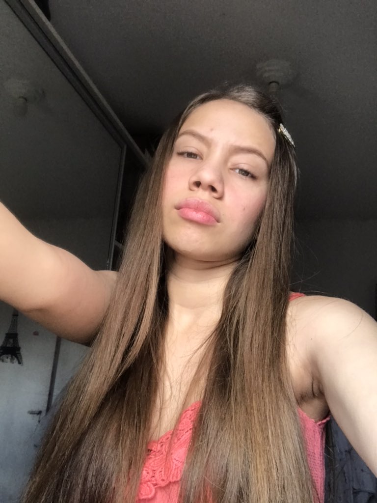 agabyofc's tweet photo. Vocês sabem aqueles dias em que as girls acordam se sentido donas do mundo ? Felizmente hoje foi esse dia #donadomundo 🤣 https://t.co/OXp2KsapIm