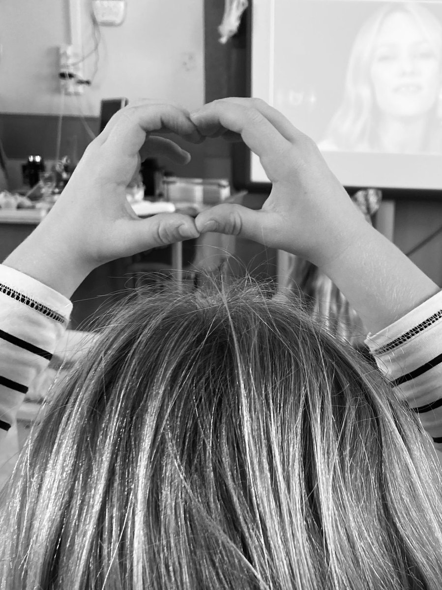 JulieMaitresse's tweet photo. « Je suis LIBRE de penser, de parler, de me promener, de jouer, d’aimer ... » 🕊💕 les mots d’enfants qui réconfortent ! #hommage #liberté #PaulEluard #enchanson https://t.co/Ac2edZO7ND