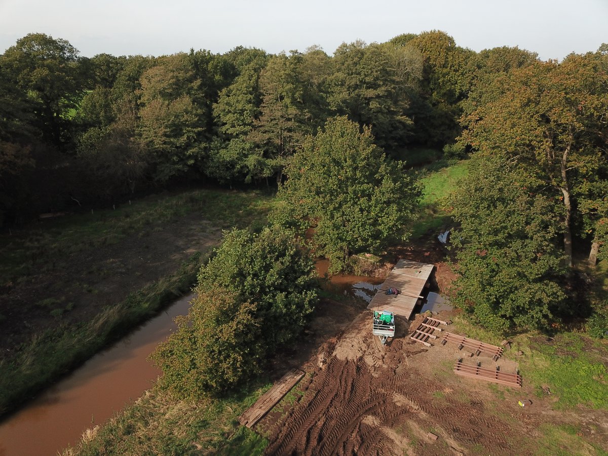 De laatste werkzaamheden: de aanleg van de bruggen in het gedeelte tussen Ter Walslage en Ter Borg.  <a href="/Oosterhuisbv/">Oosterhuis Nijeveen</a> #Westerwolde, Foto's @MajBrittSmits79